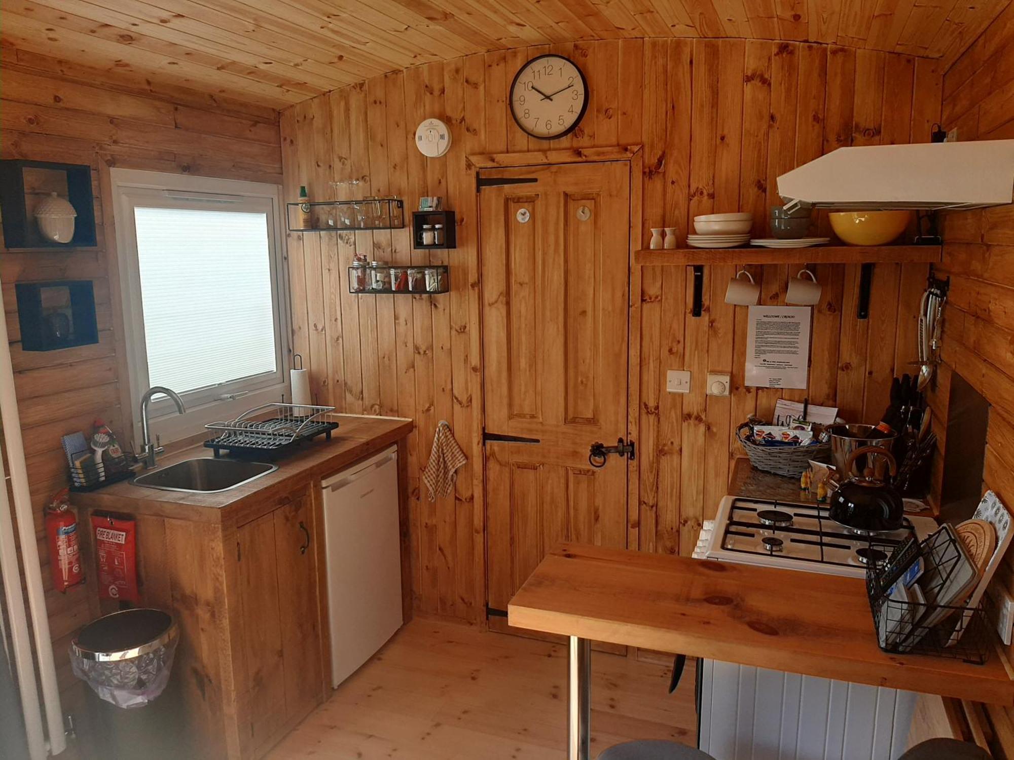 Anglesey New Modern Shepherds Hut With Spa Hot Tub Gwalchmai Exteriör bild