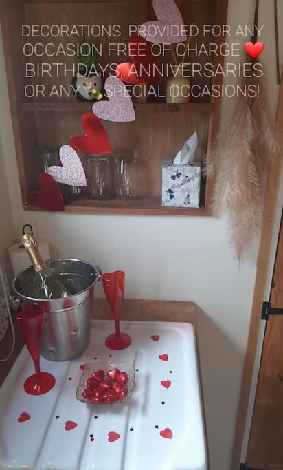 Anglesey New Modern Shepherds Hut With Spa Hot Tub Gwalchmai Exteriör bild