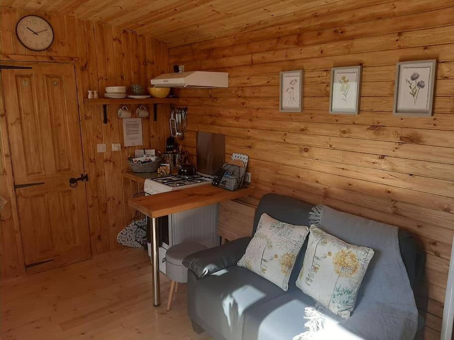 Anglesey New Modern Shepherds Hut With Spa Hot Tub Gwalchmai Exteriör bild