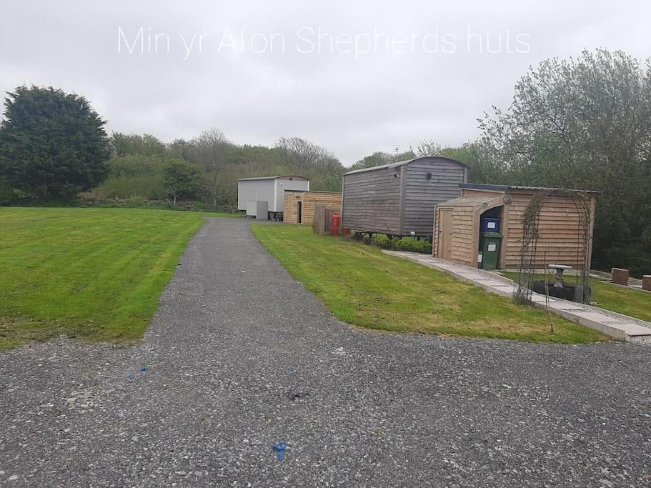 Anglesey New Modern Shepherds Hut With Spa Hot Tub Gwalchmai Exteriör bild
