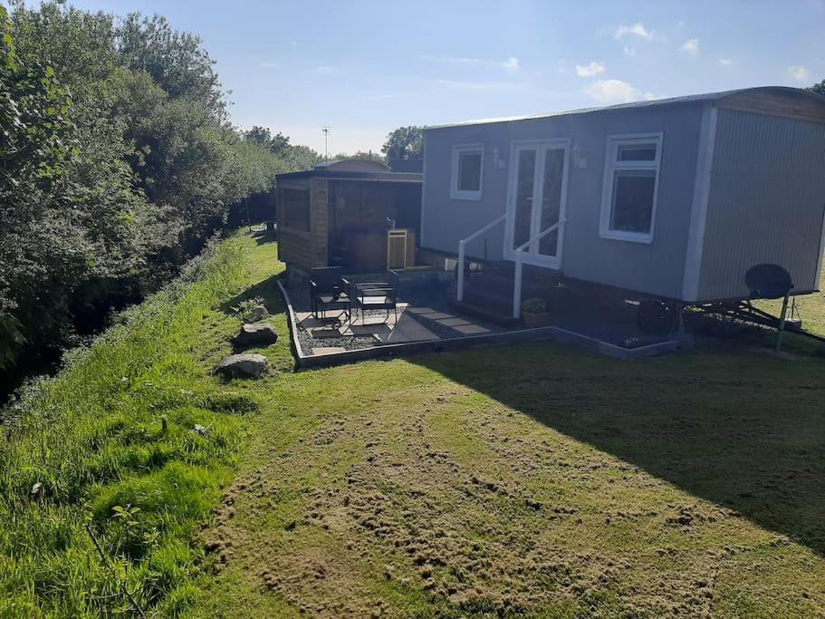 Anglesey New Modern Shepherds Hut With Spa Hot Tub Gwalchmai Exteriör bild