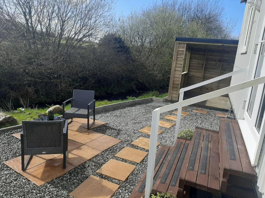 Anglesey New Modern Shepherds Hut With Spa Hot Tub Gwalchmai Exteriör bild